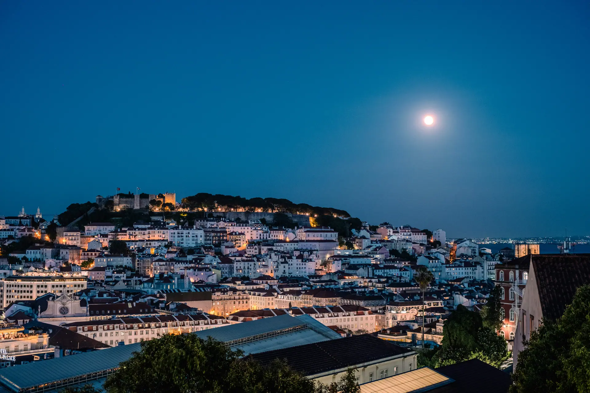 Lisboa Iluminada: Encanto Nocturno y Fado (3h)