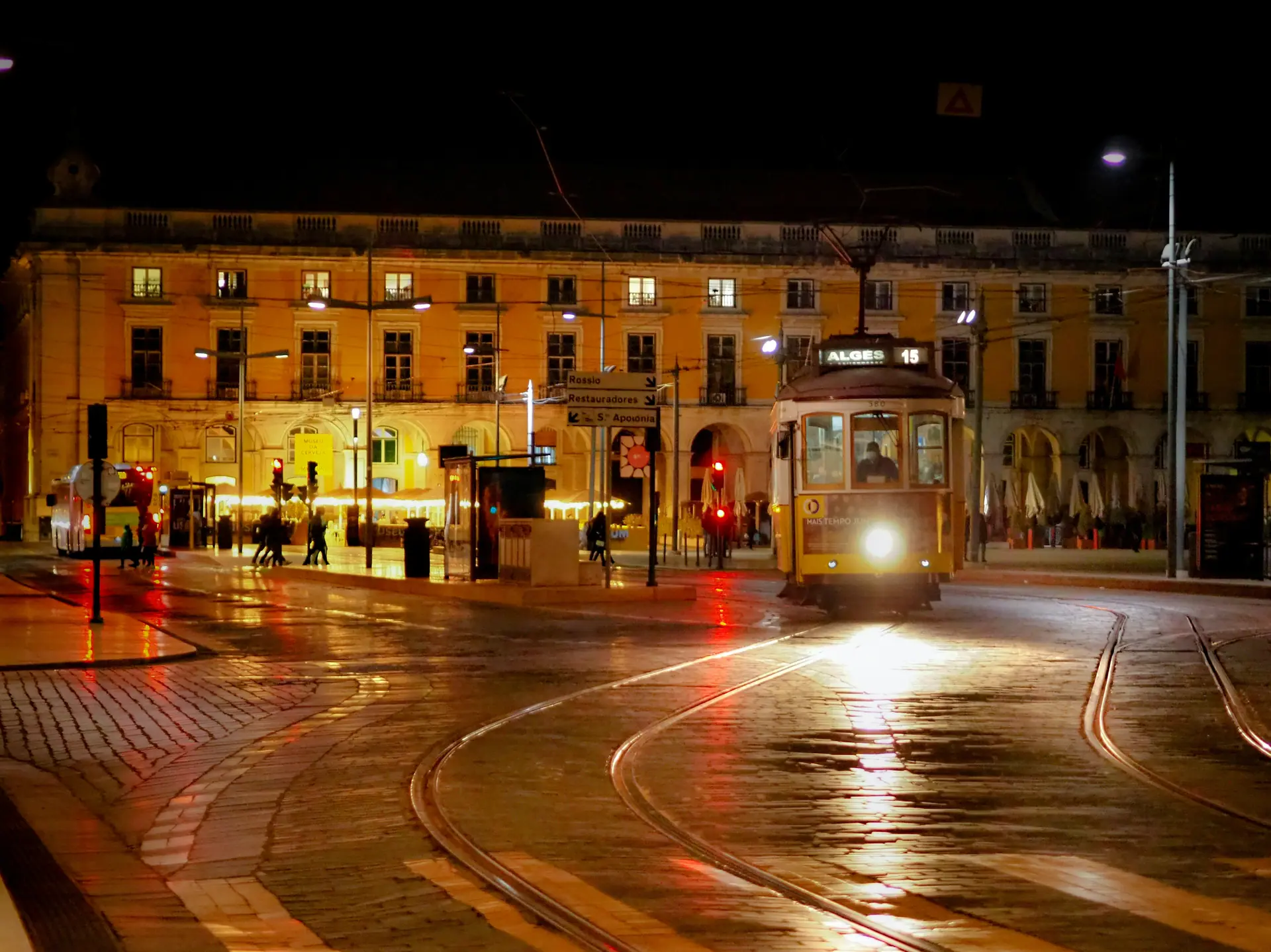 Lisboa Iluminada: Encanto Nocturno y Fado (3h) 2