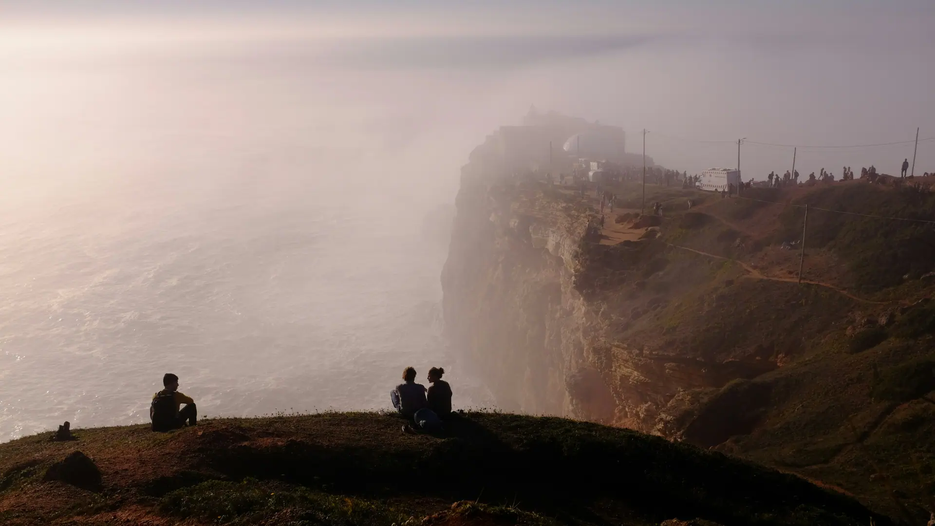 Nazaré & Óbidos: Olas Gigantes y Encanto Medieval